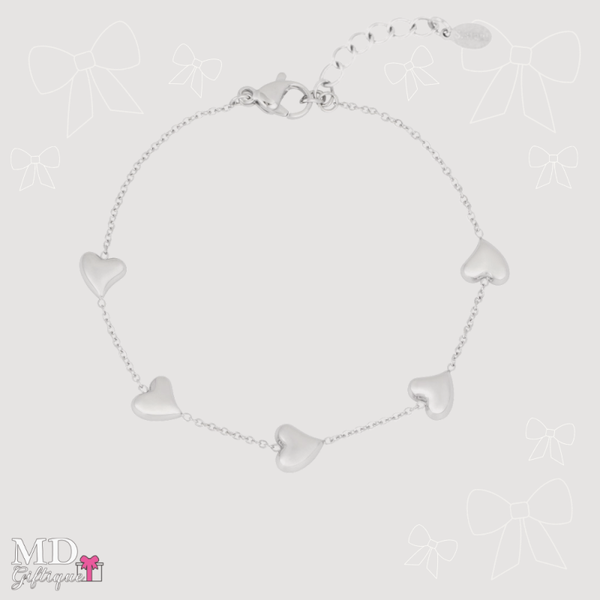 Armband 5 hartjes zilverkleurig