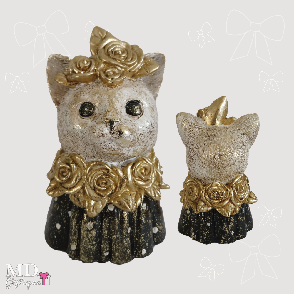 Beeld kat met rozenkrans