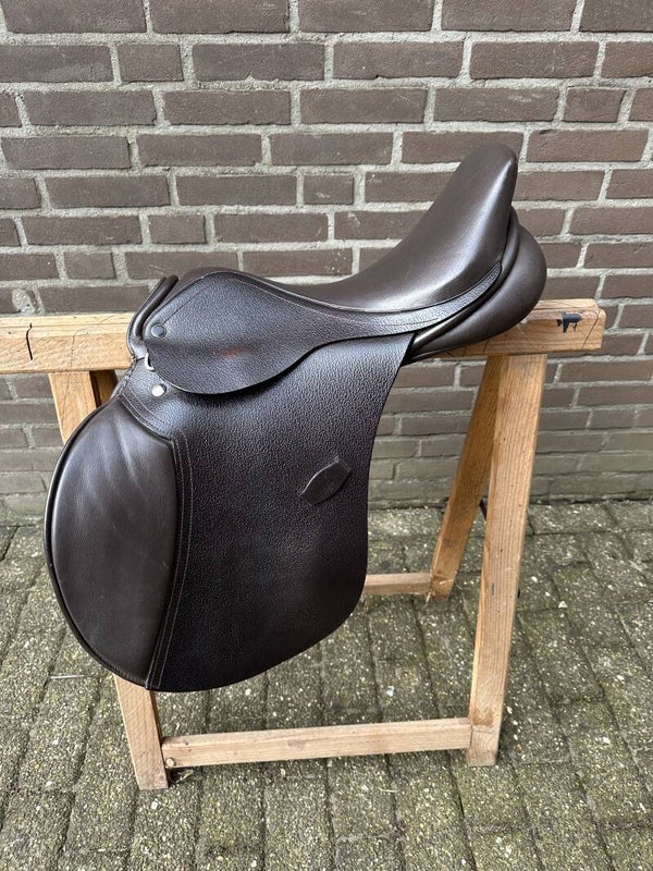 Merkloos springzadel 17 inch