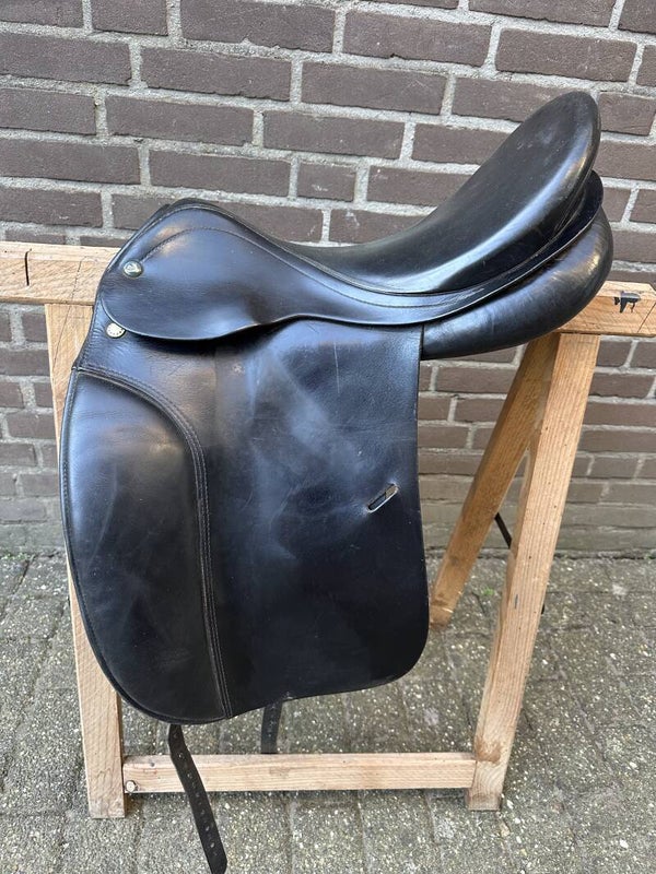 Prestige Hippos 18 inch