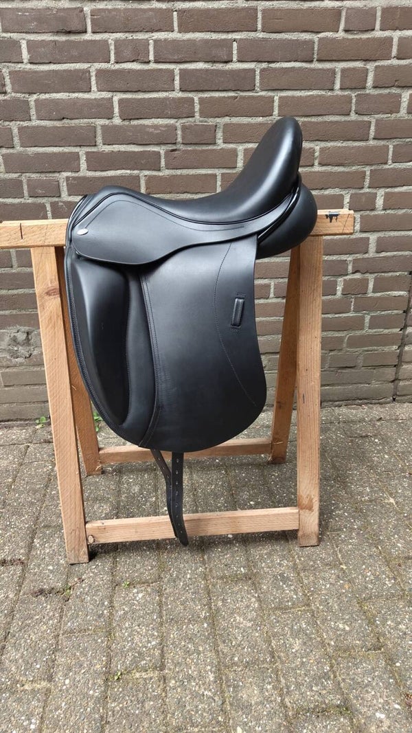 EM Saddles dressuurzadel 18 inch