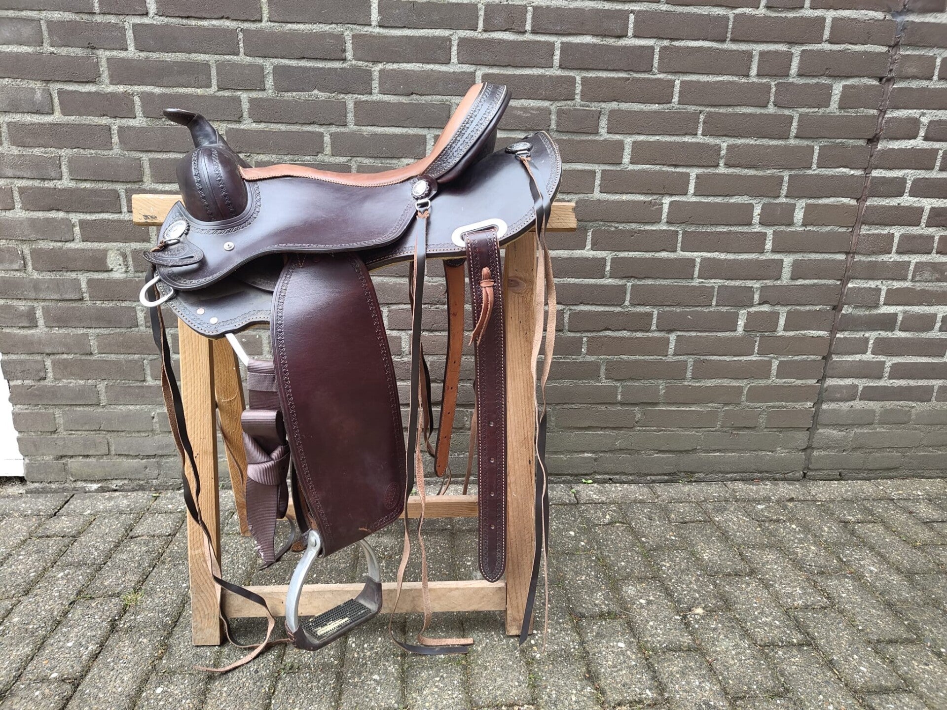 Pool’s westernzadel 16 inch