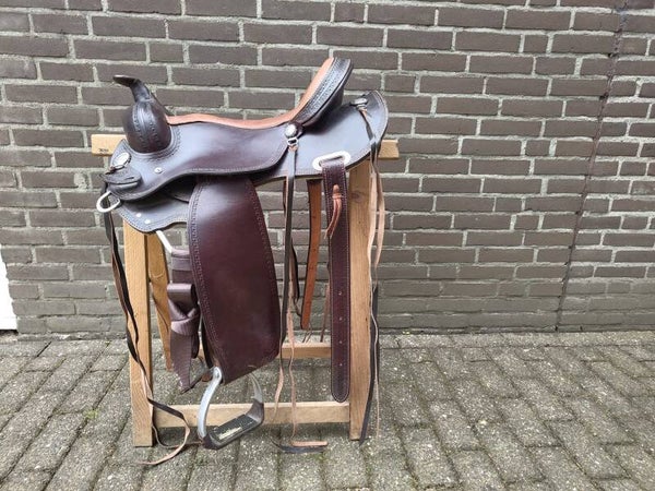 Pool’s westernzadel 16 inch