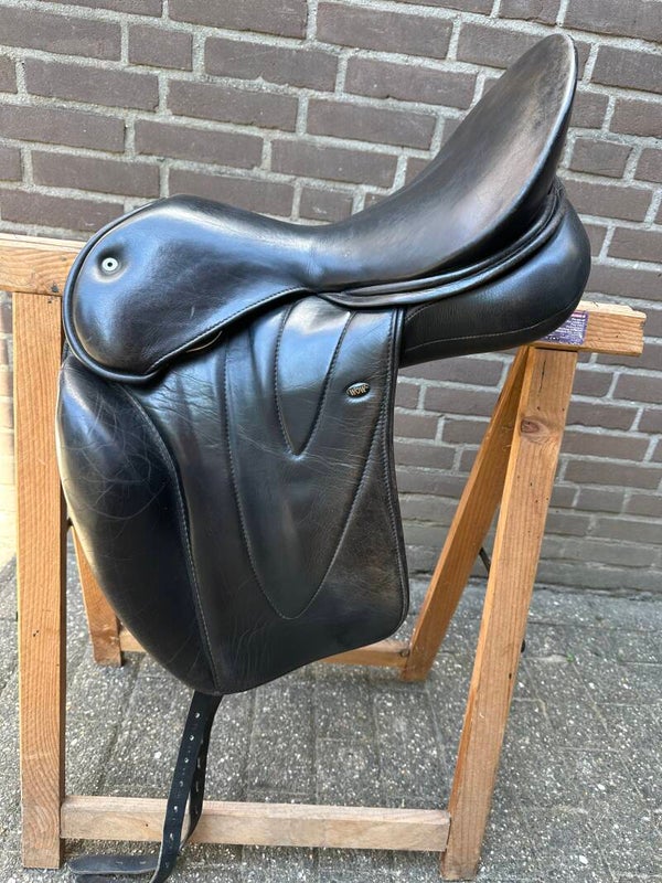 WOW dressuurzadel 18 inch