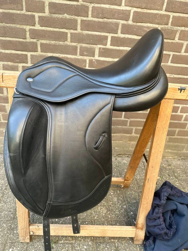 Ikonic Light dressuur 17 inch