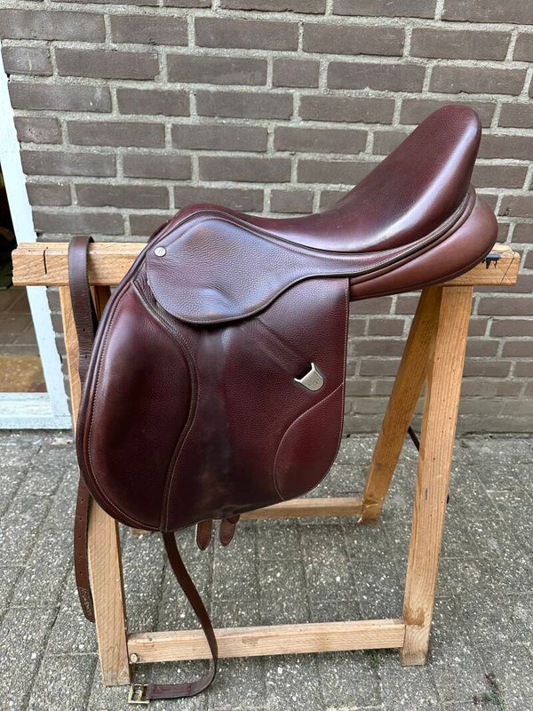 Bates springzadel 16,5 inch