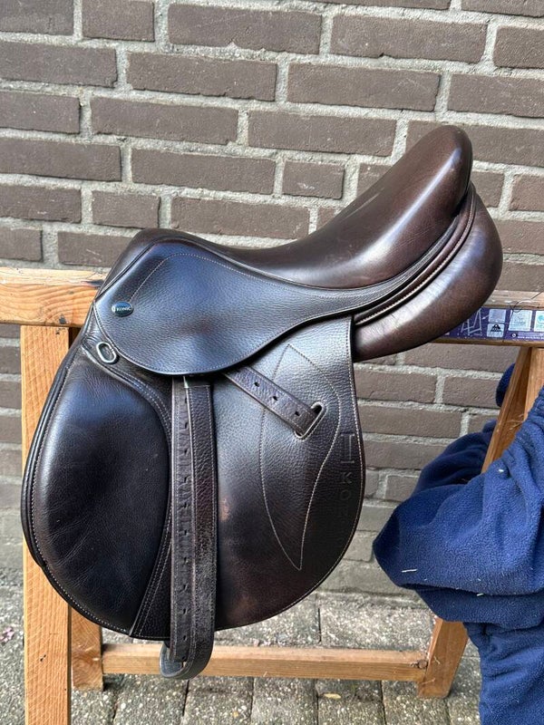 Ikonic springzadel 15,5 inch