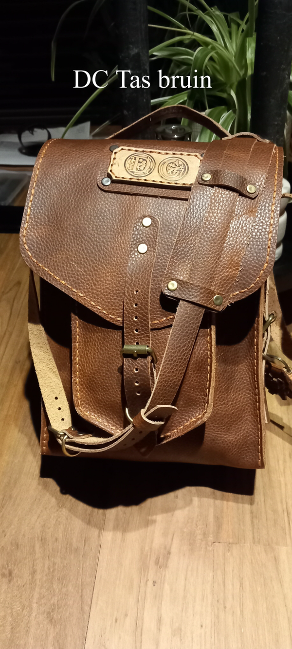 DC tas Bruin/cognac of Zwart.