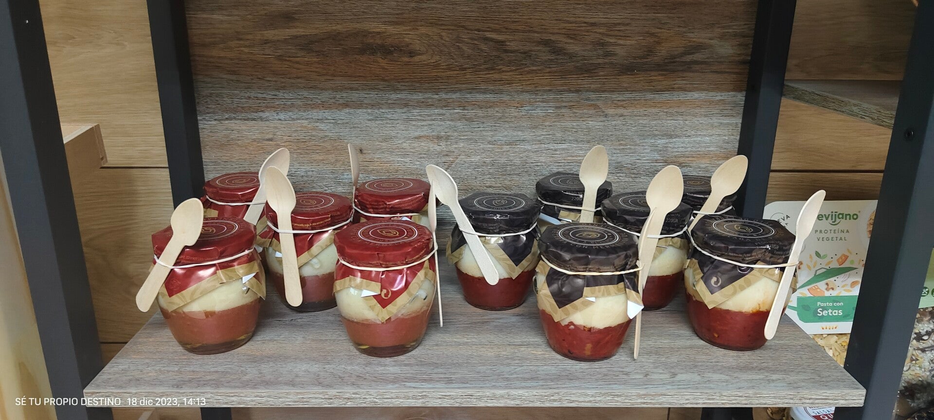 Crema rulo de cabra con mermelada de pimientos