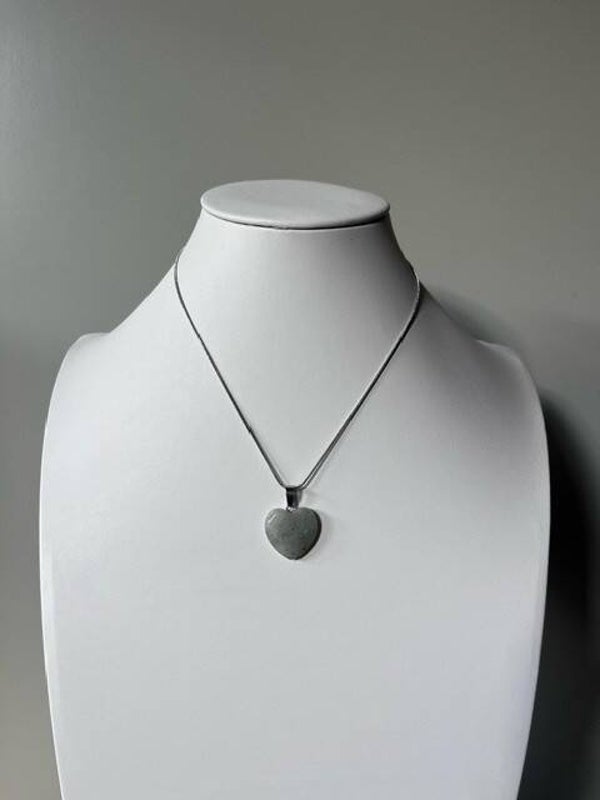 Zilveren ketting met labradoriet hartje