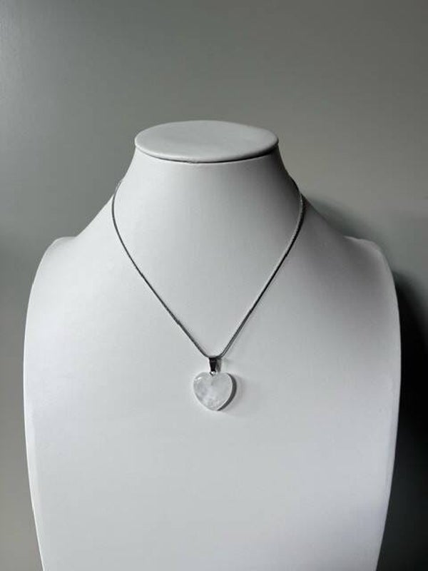Zilveren ketting met bergkristal hartje