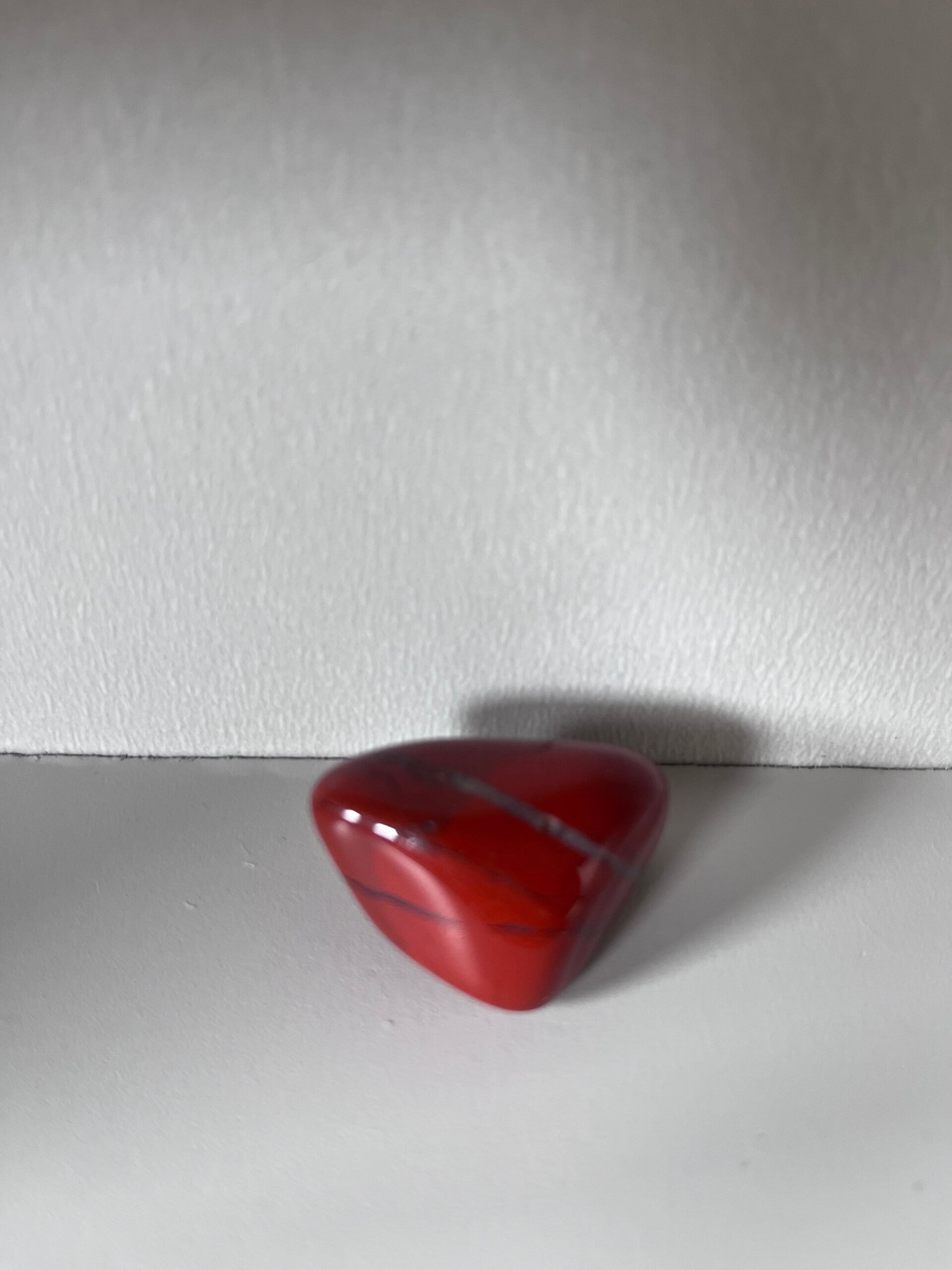 Rode Jaspis trommelsteen