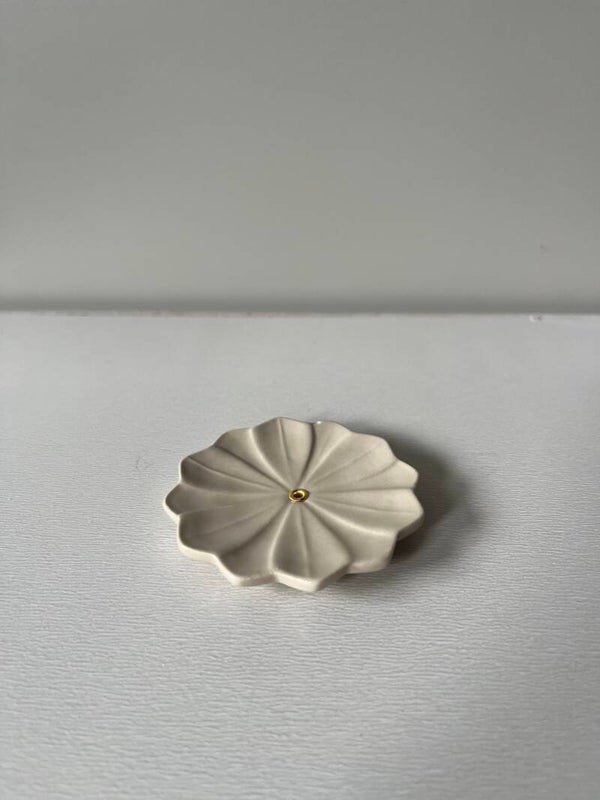 Keramische wierookhouder Chrysant