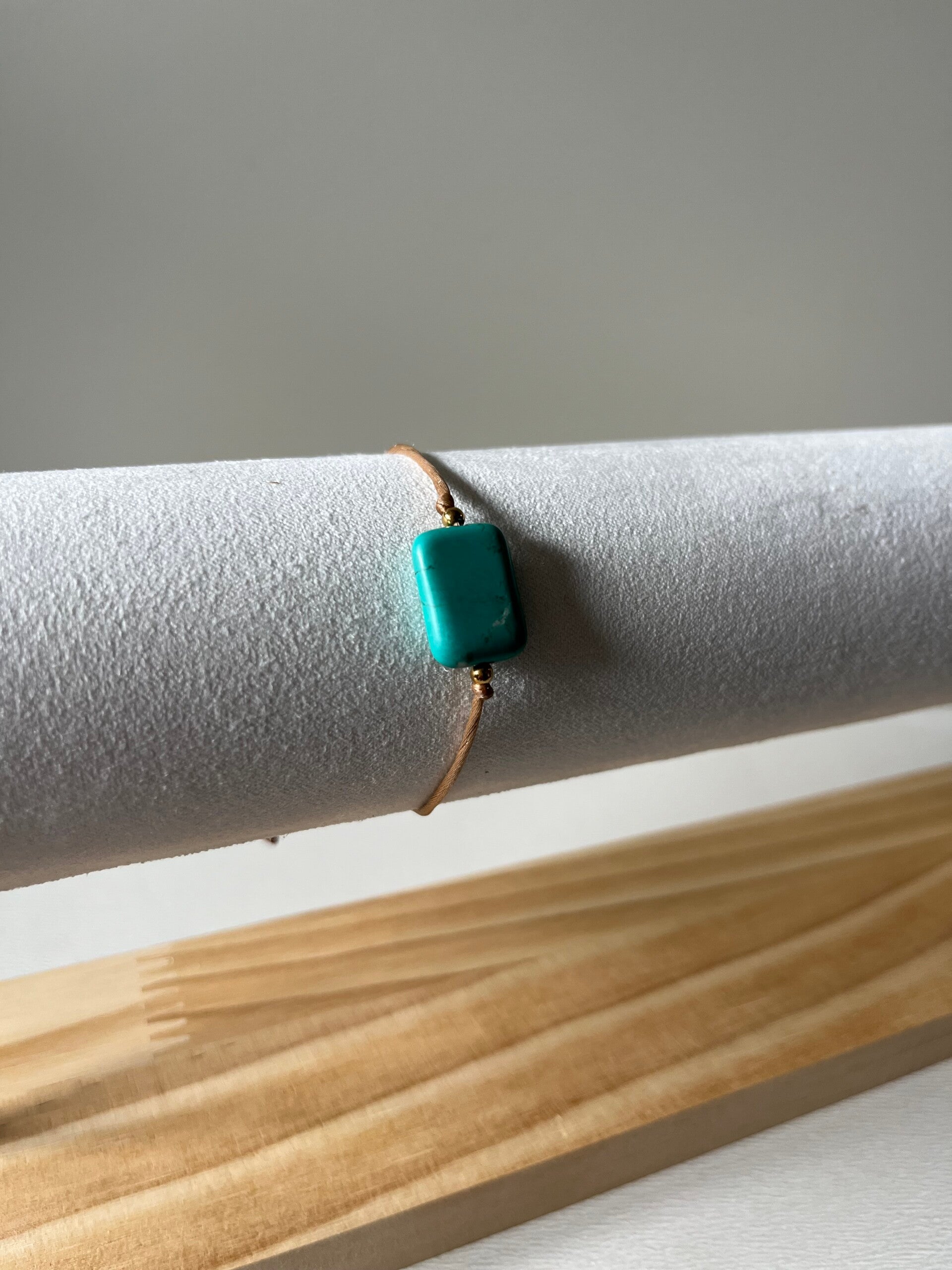 Howliet gekleurd Armband