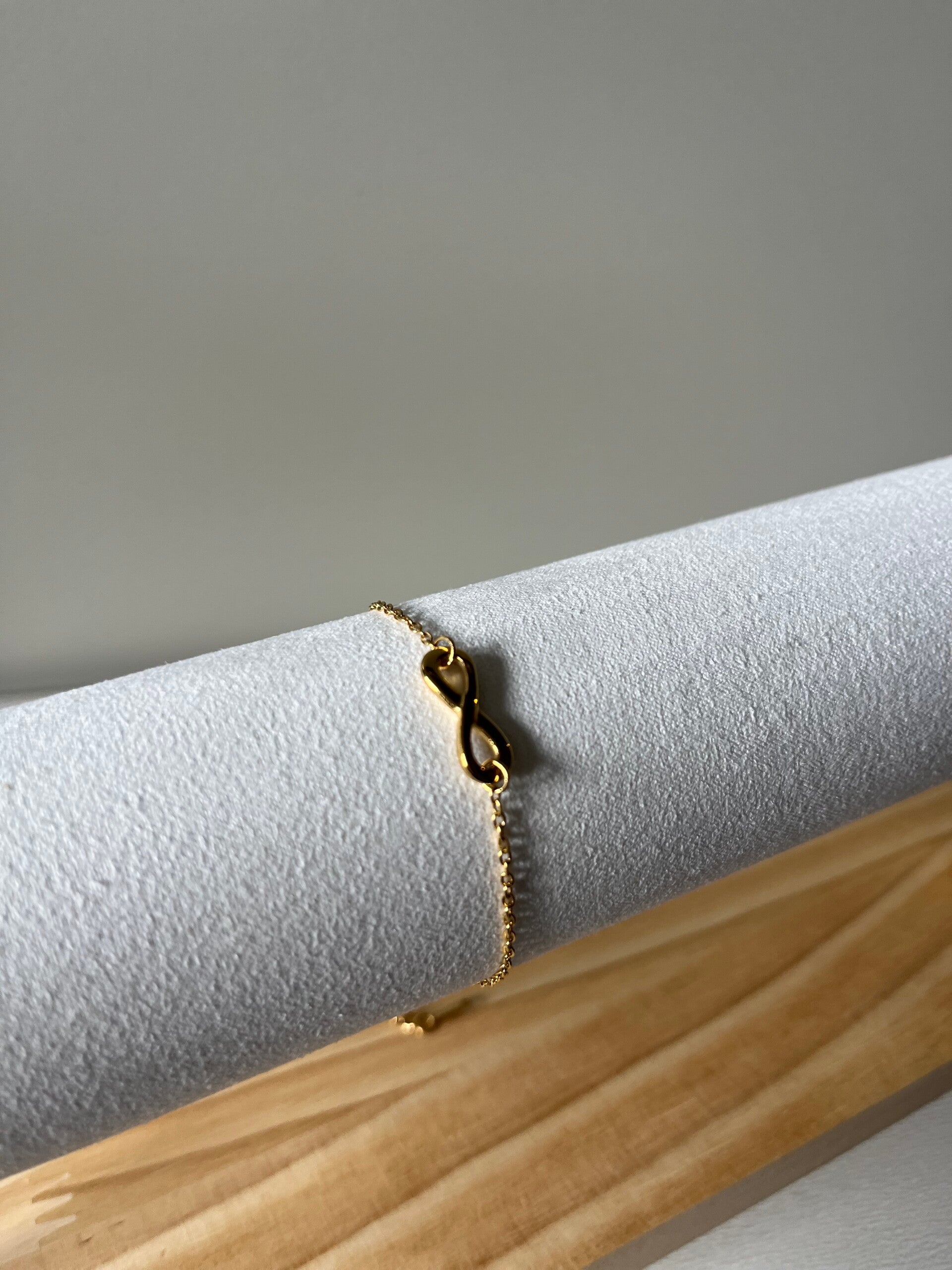 Infinity armband goudkleurig