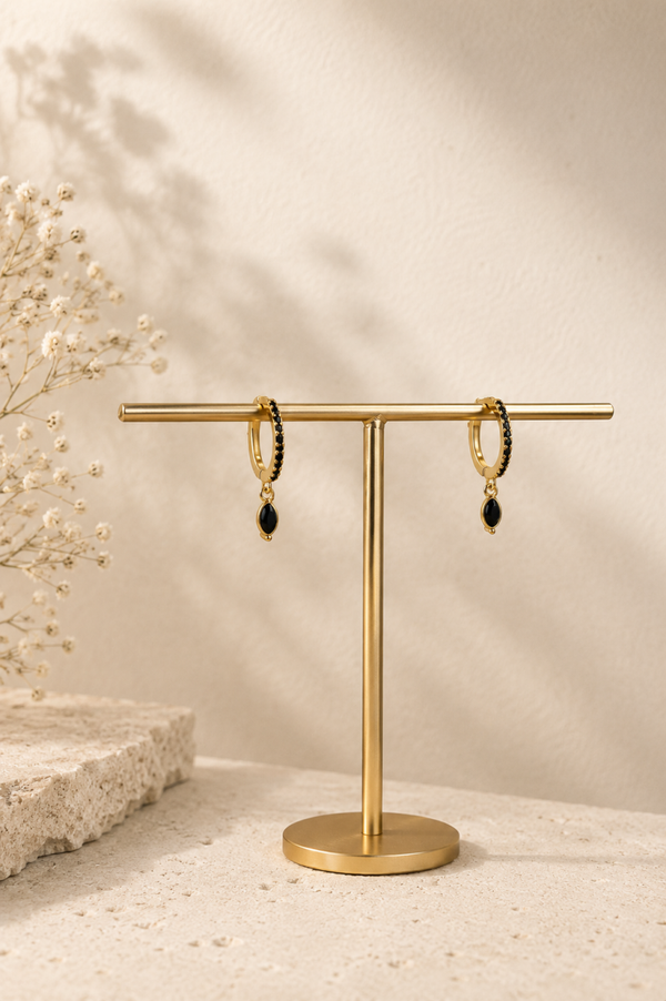 Nieuw! Gouden creolen met Onyx steentjes en hanger