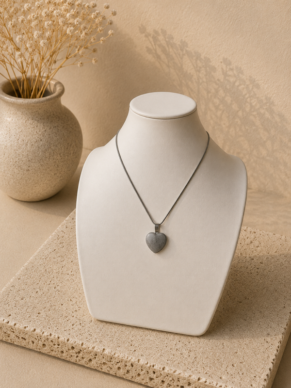 Zilveren ketting met labradoriet hartje