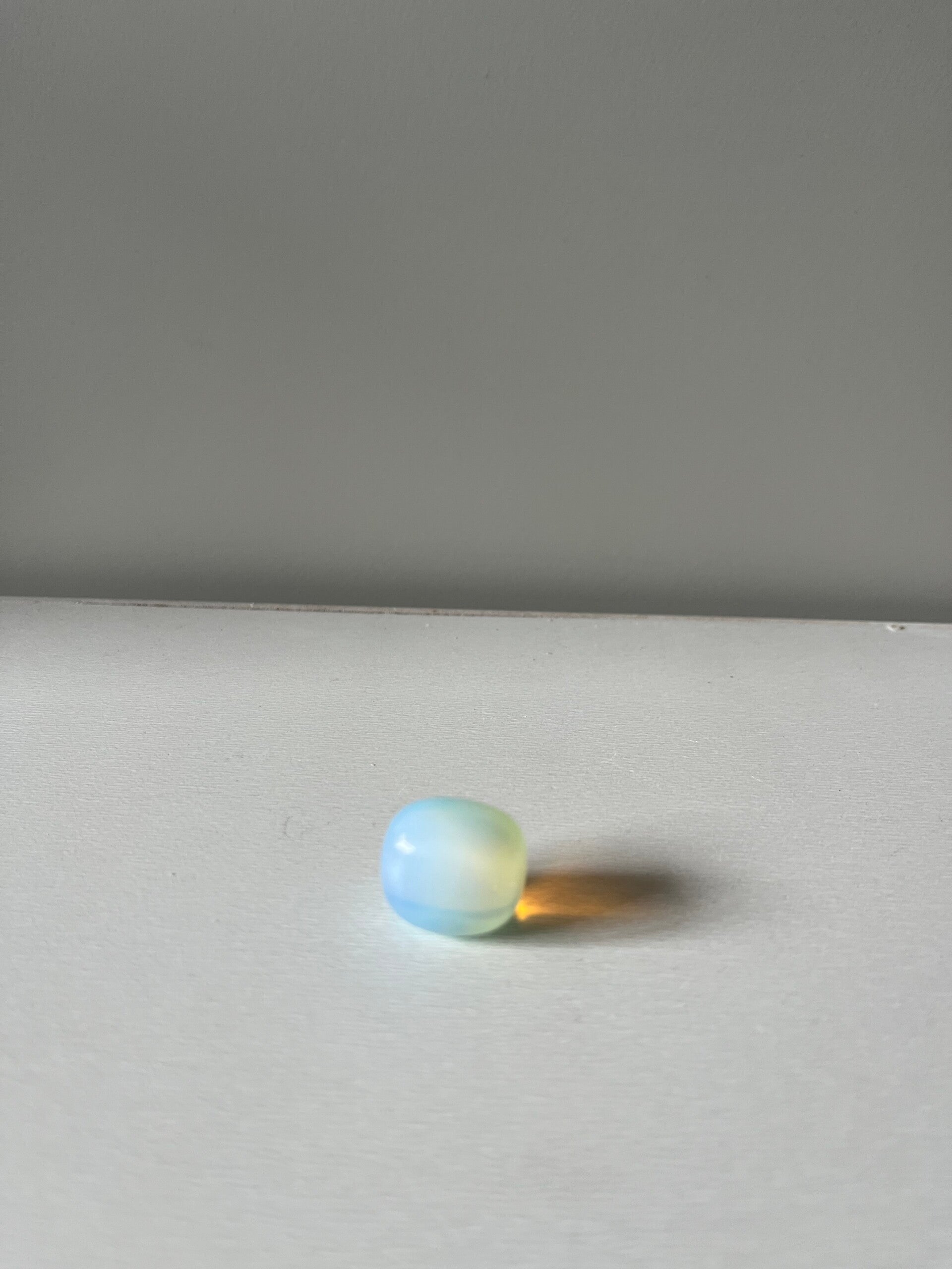 Opaliet trommelsteen