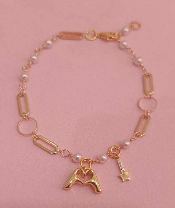 Bracciale con le mani a 🫶🏻 e perle