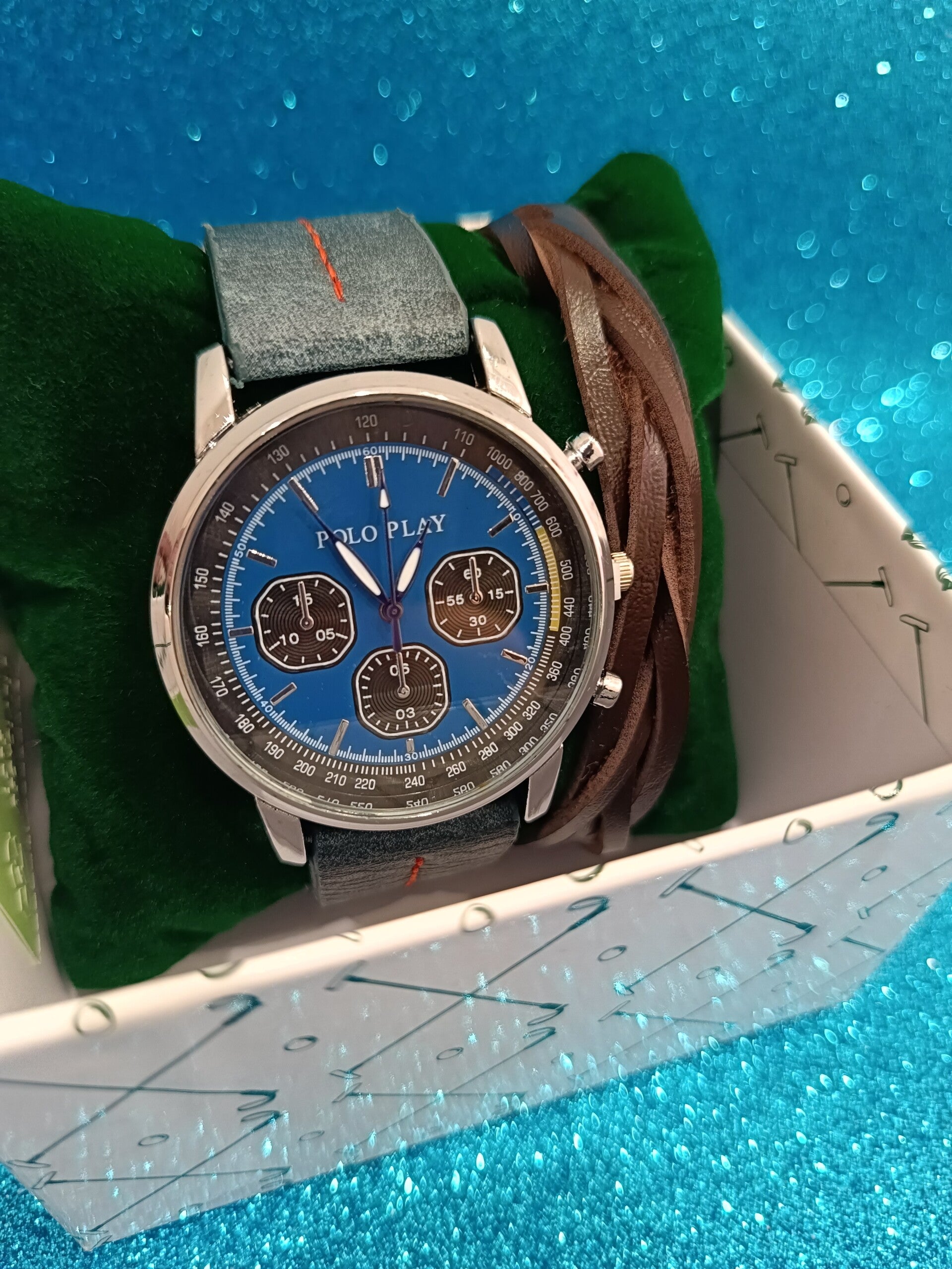 Orologio Blu con dettagli red