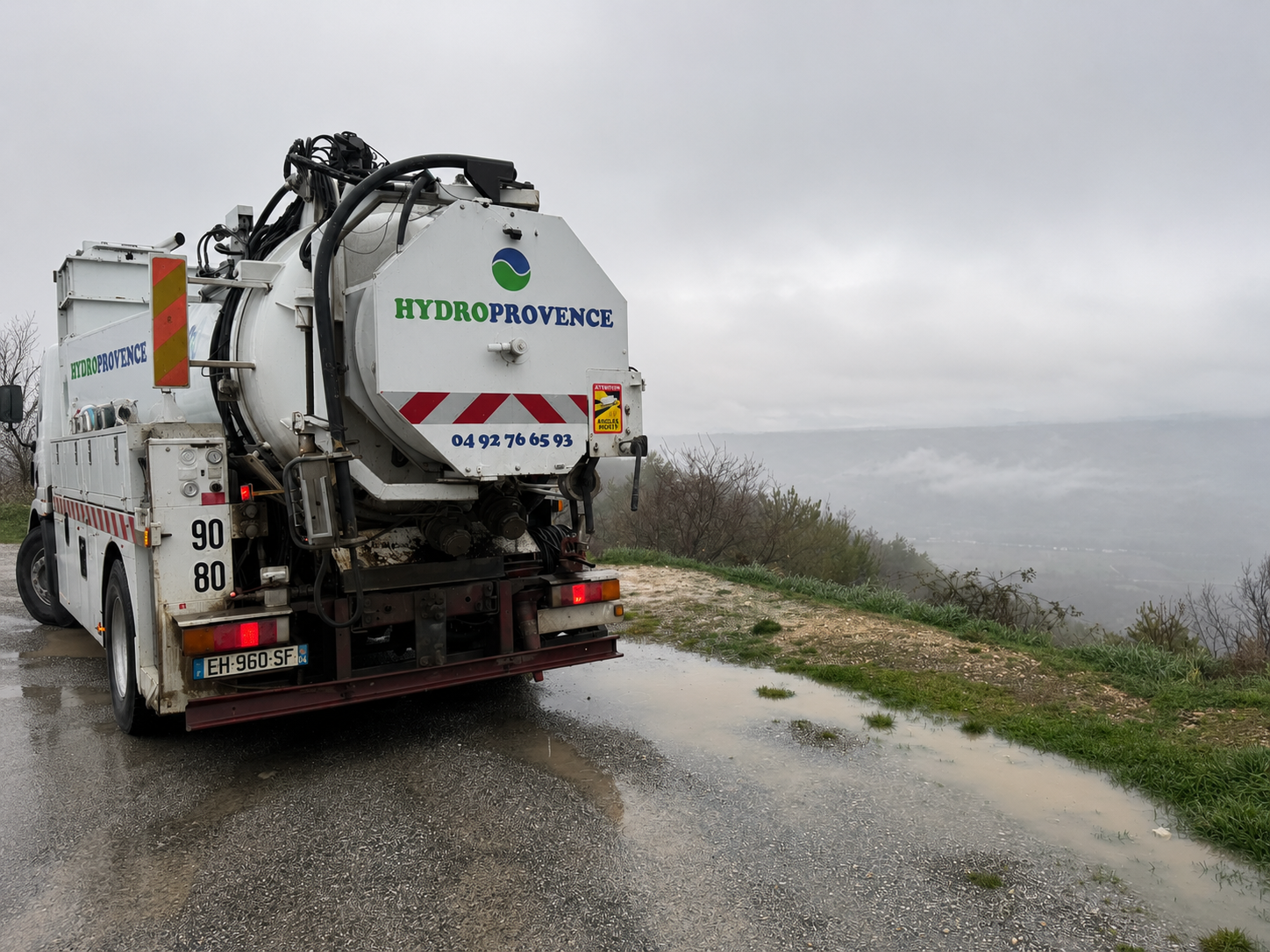 Camion Hydroprovence lors d'une intervention d'assainissement