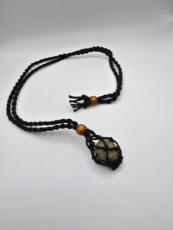 Aarding & Balans: Handgeknoopte Macramé Ketting met Unakiet