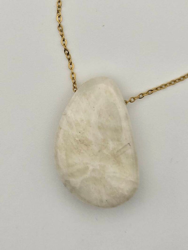 Pure Magie: Natuurlijke Maansteen Hanger