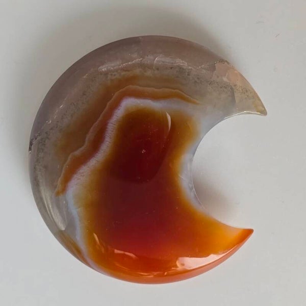 Prachtige Agaat Carneool Maan – Met Unieke Banding & Diepe Kleur
