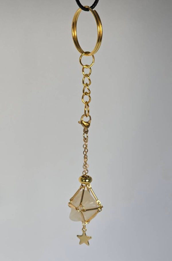 Goudkleurige sleutelhanger met kwarts in kooi en ster