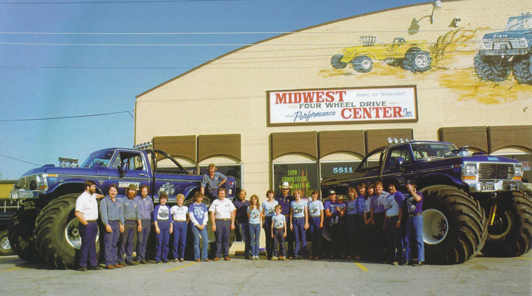 週刊MONSTER TRUCK 4WD 5511 Lindbergh Blvd in Hazelwood, Missouri 63042 / Bigfoot HQs