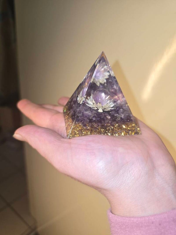 Mini-Lavendel-Pyramide aus Harz mit Lavendelblume