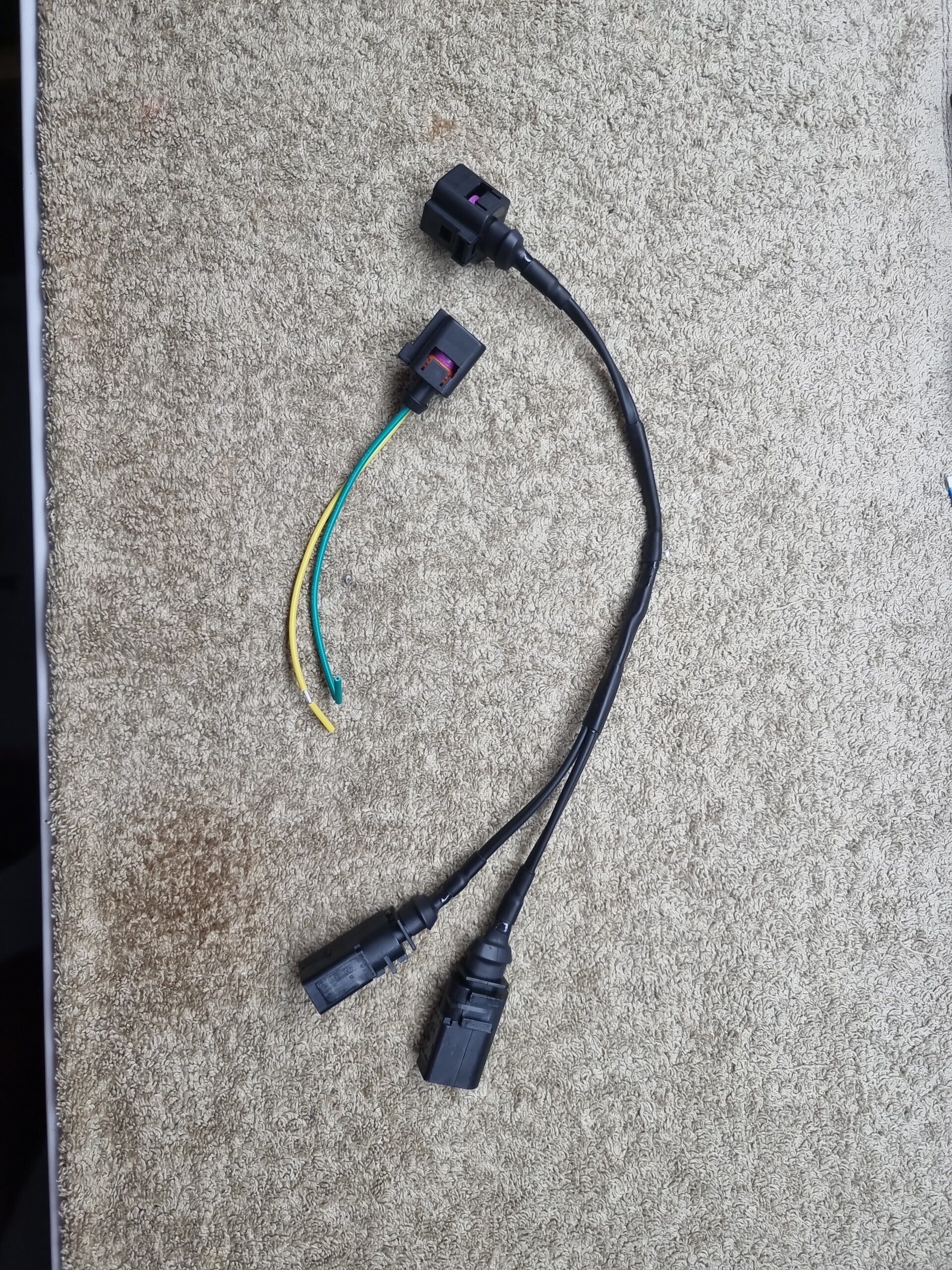 2 way Scania / Volvo splitter cables