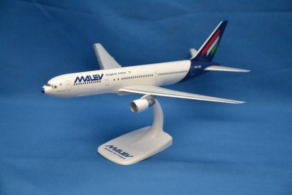 Boeing B 767-300 ER Malev