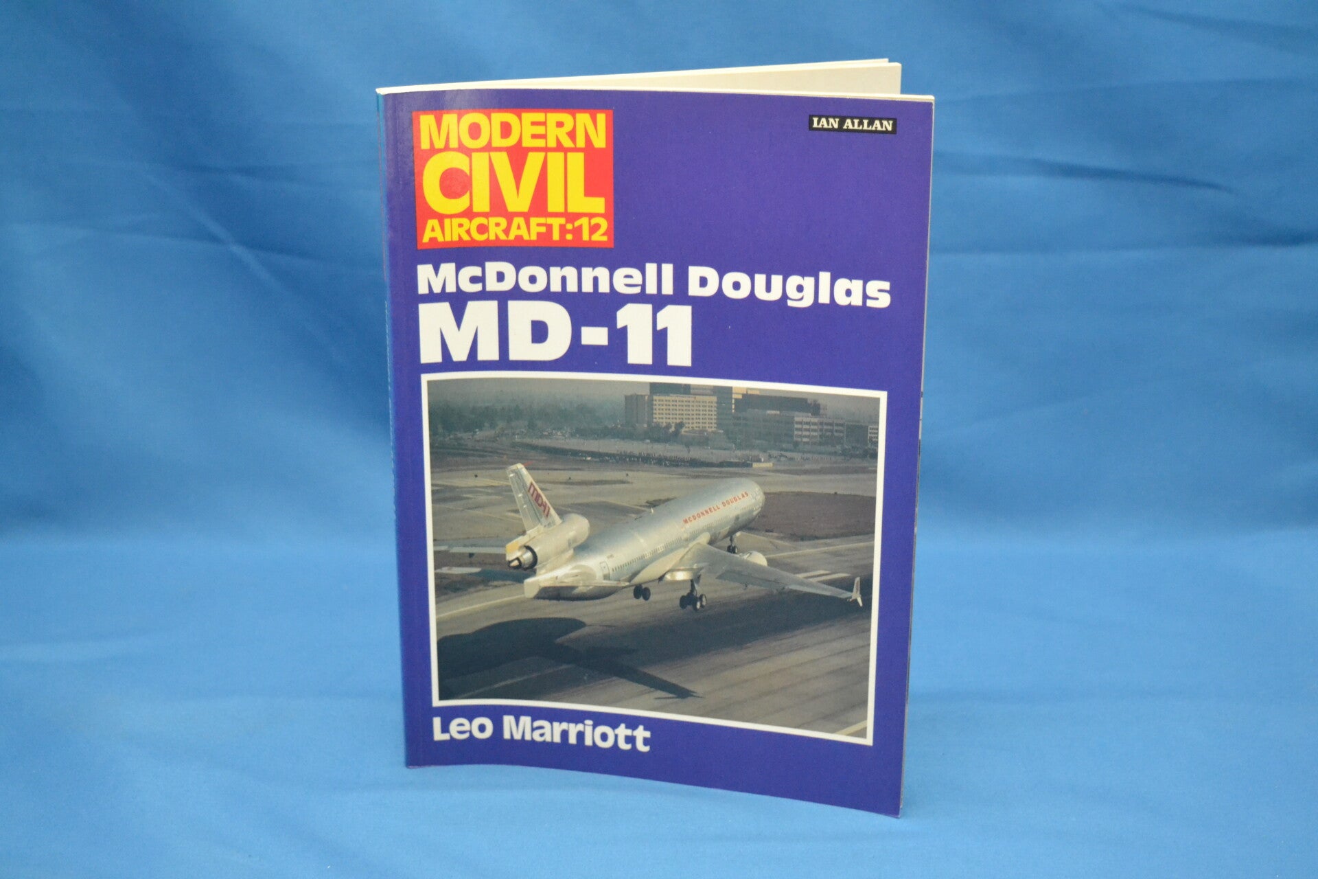 Modern Civil Aircraft 12 (MD 11)