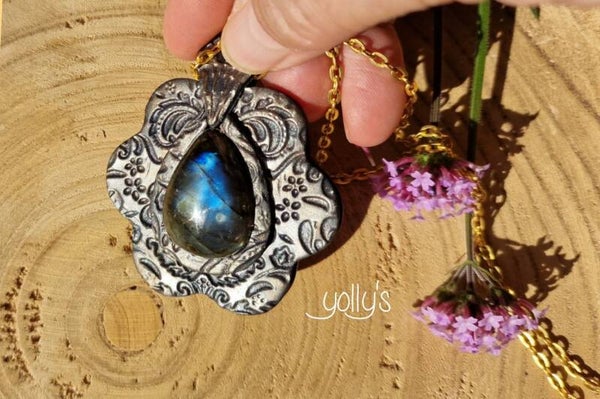 Labradoriet cabuchon polymeer ketting