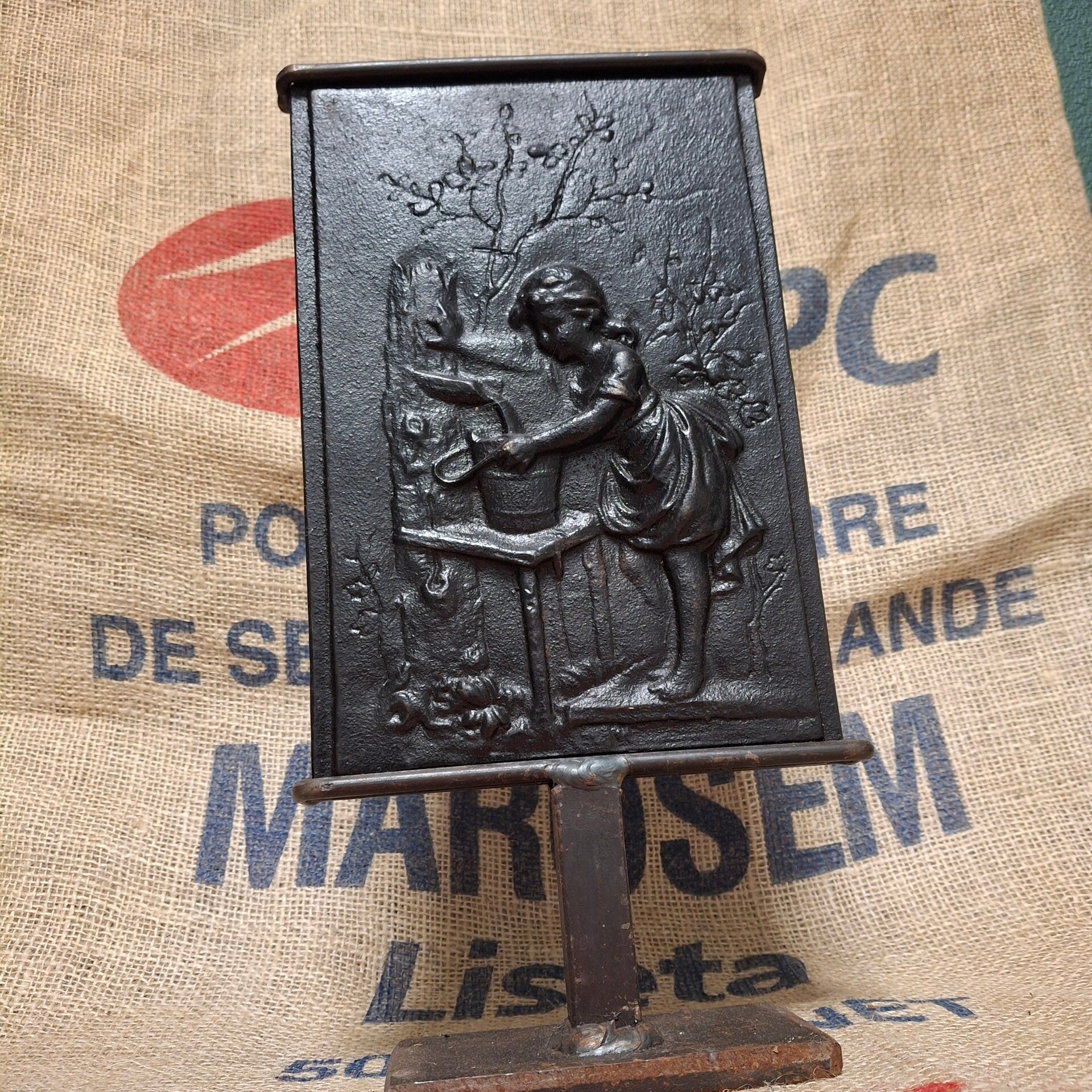 Antiek ijzeren schild - Zwaar ijzerwerk