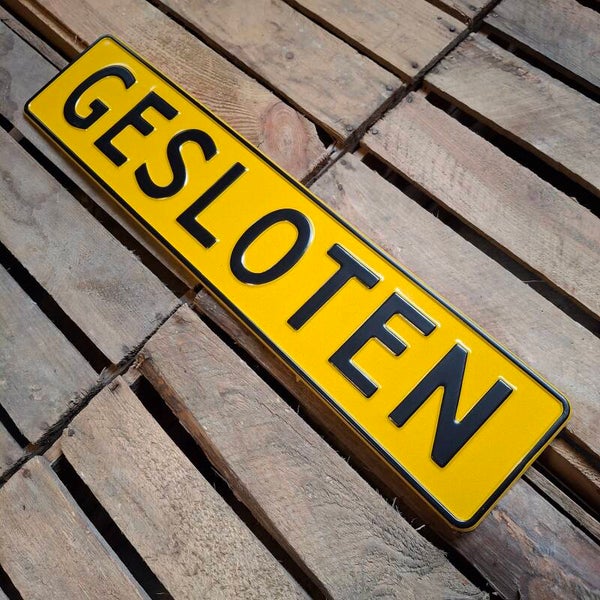 Gesloten - Metalen nummerplaat geel