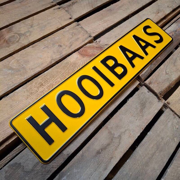 Hooibaas - Metalen nummerplaat geel