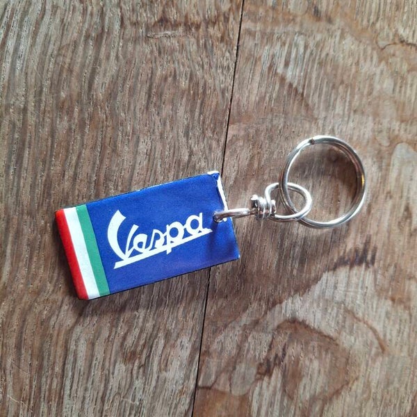 Vespa sleutelhanger - Emaille