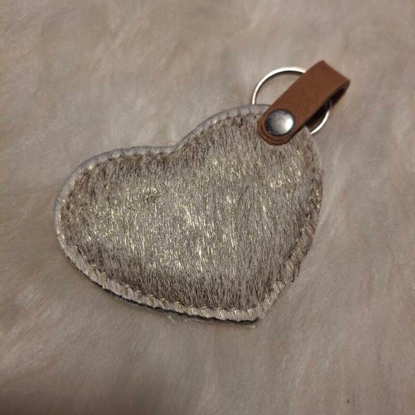 Leren sleutelhanger / tashanger - Hartvorm glitters