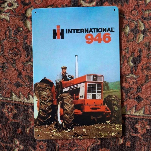 International 946 - Metalen wandplaat