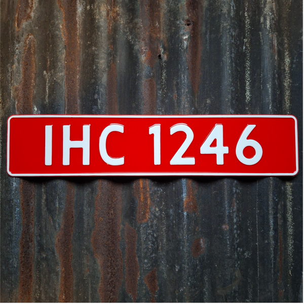IHC 1246 - Metalen nummerplaat rood