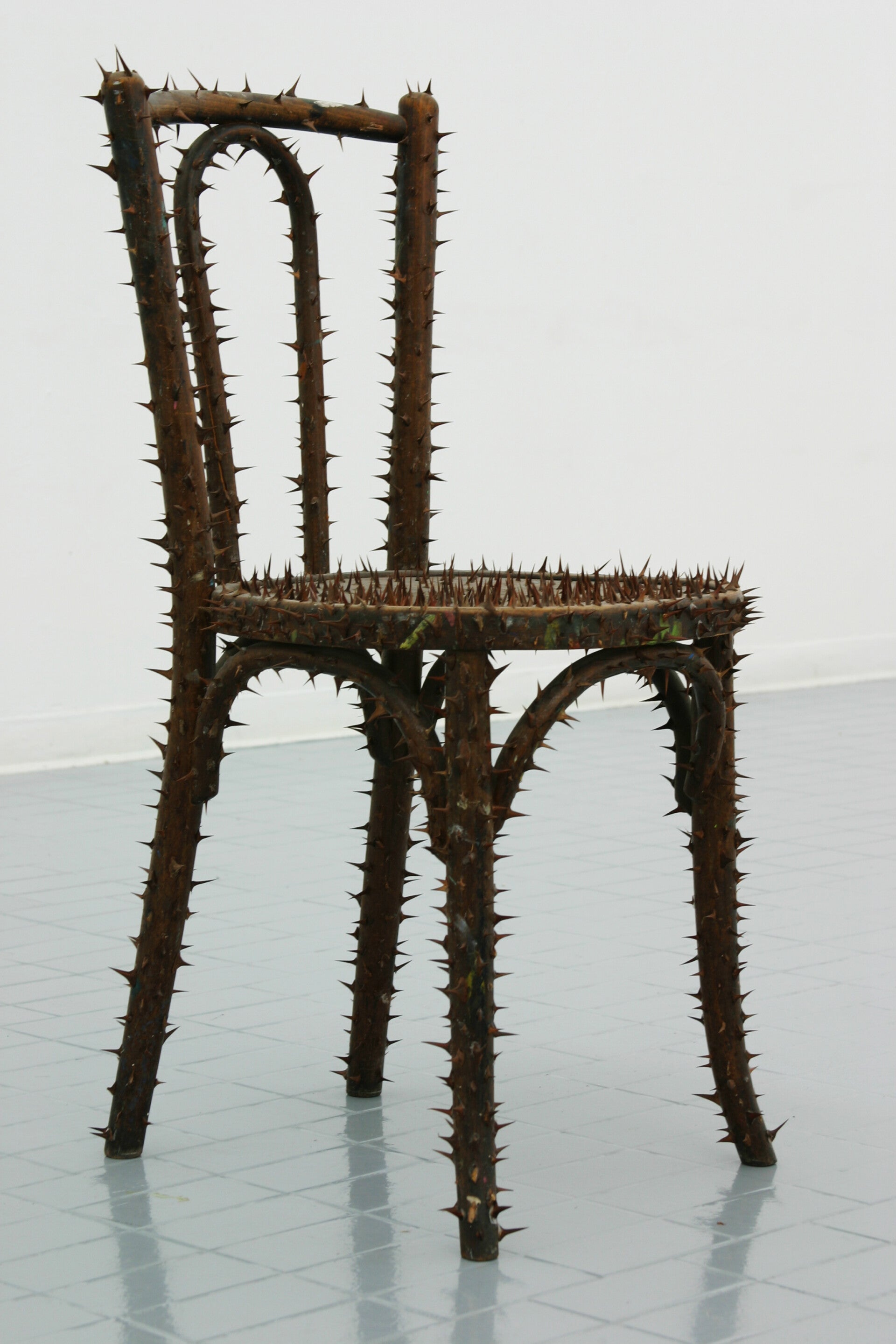 Forme du repos - Chaise et épines d'acacia - 80x50x40cm