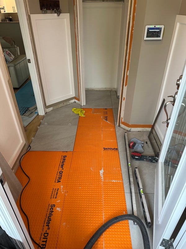 caron-reno-renovation-corridor