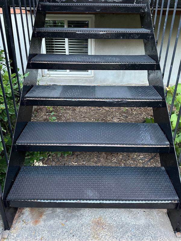 caron-reno-renovation-escalier-metal