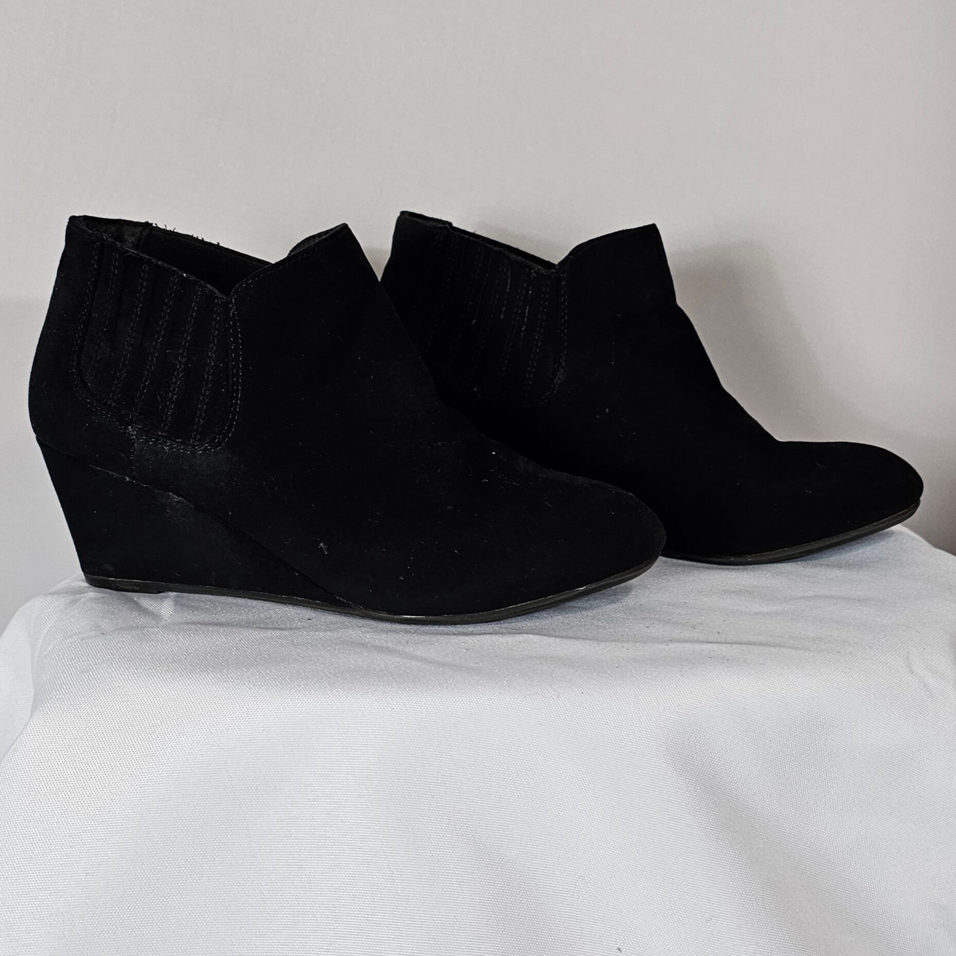 New Directions Charlotte Women's Wedged Booties Size 8