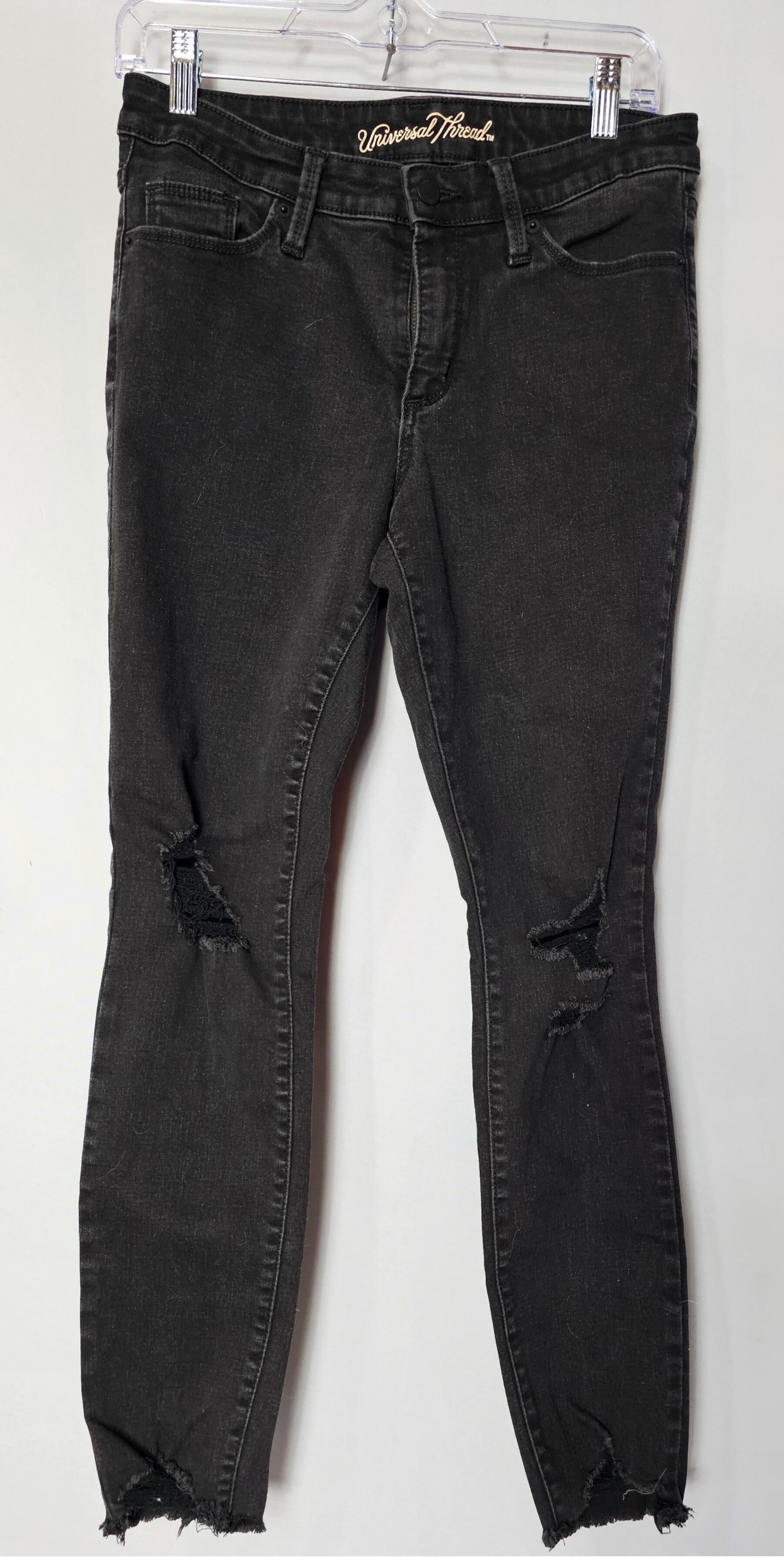 Universal Thread Black Skinny Distressed Jeans Size 6/28R