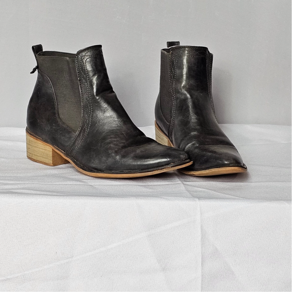 Vintage 93 Gray Booties Size 10