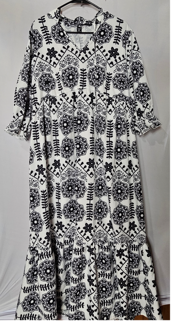 Shein Black / White Long Dress Size XL