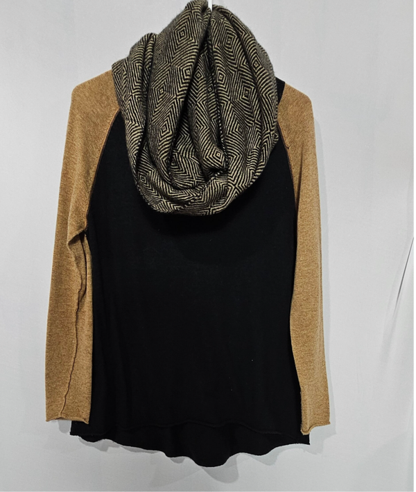 Kerisma Sweater/Scarf Set Size Medium